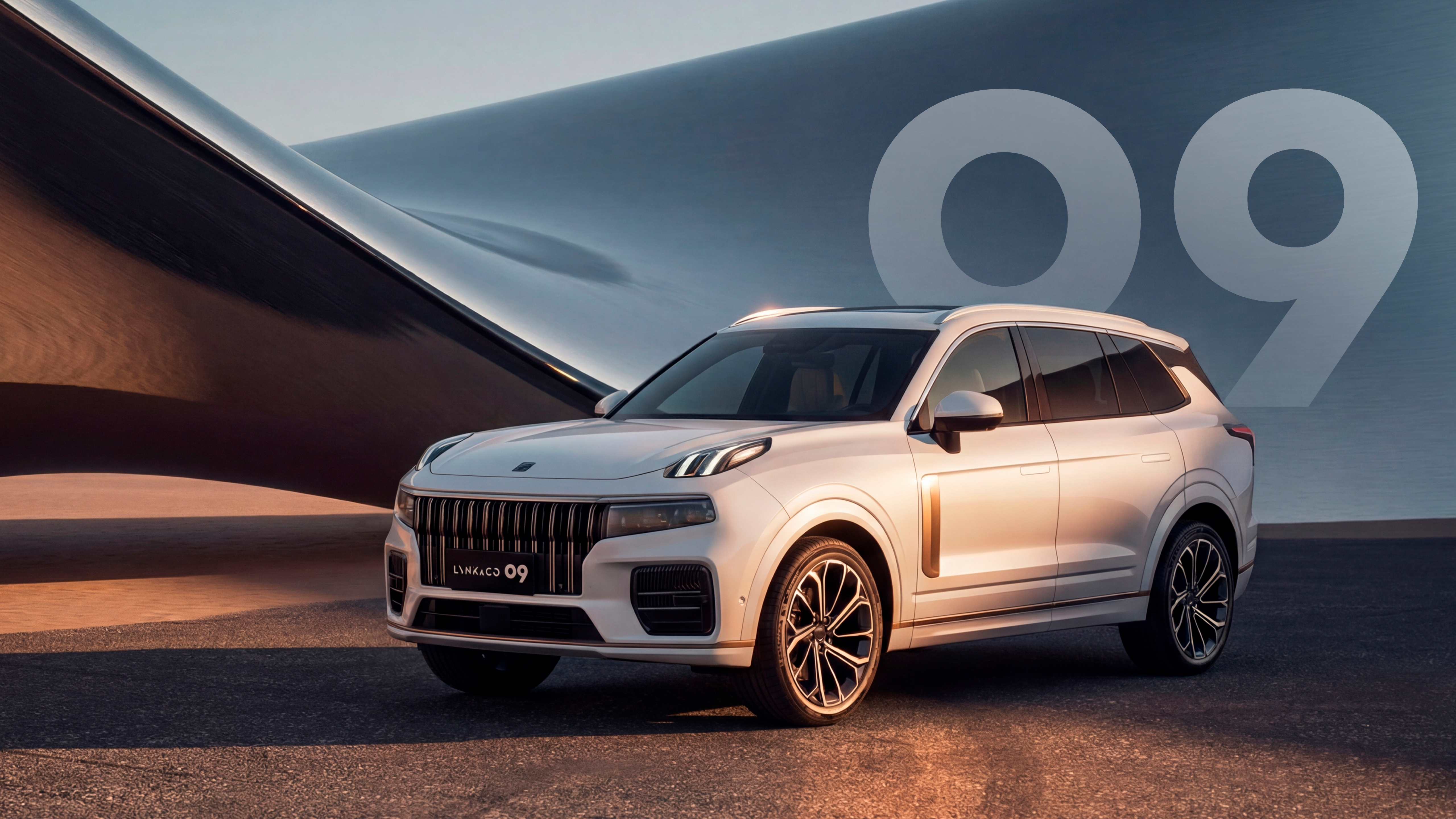 Lynk & Co 900 driving along the coast
